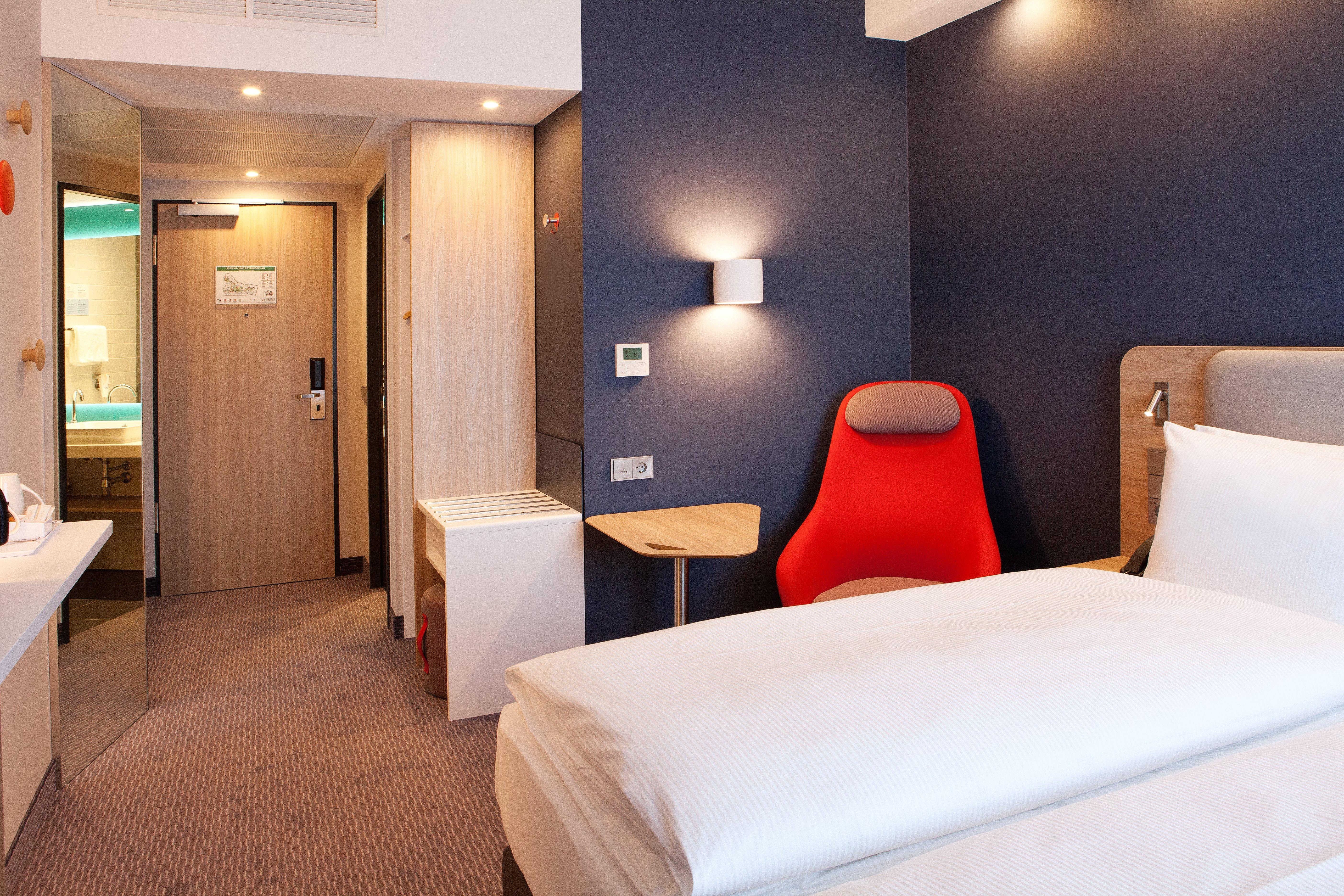 Holiday Inn Express Munich - Olching By Ihg Экстерьер фото