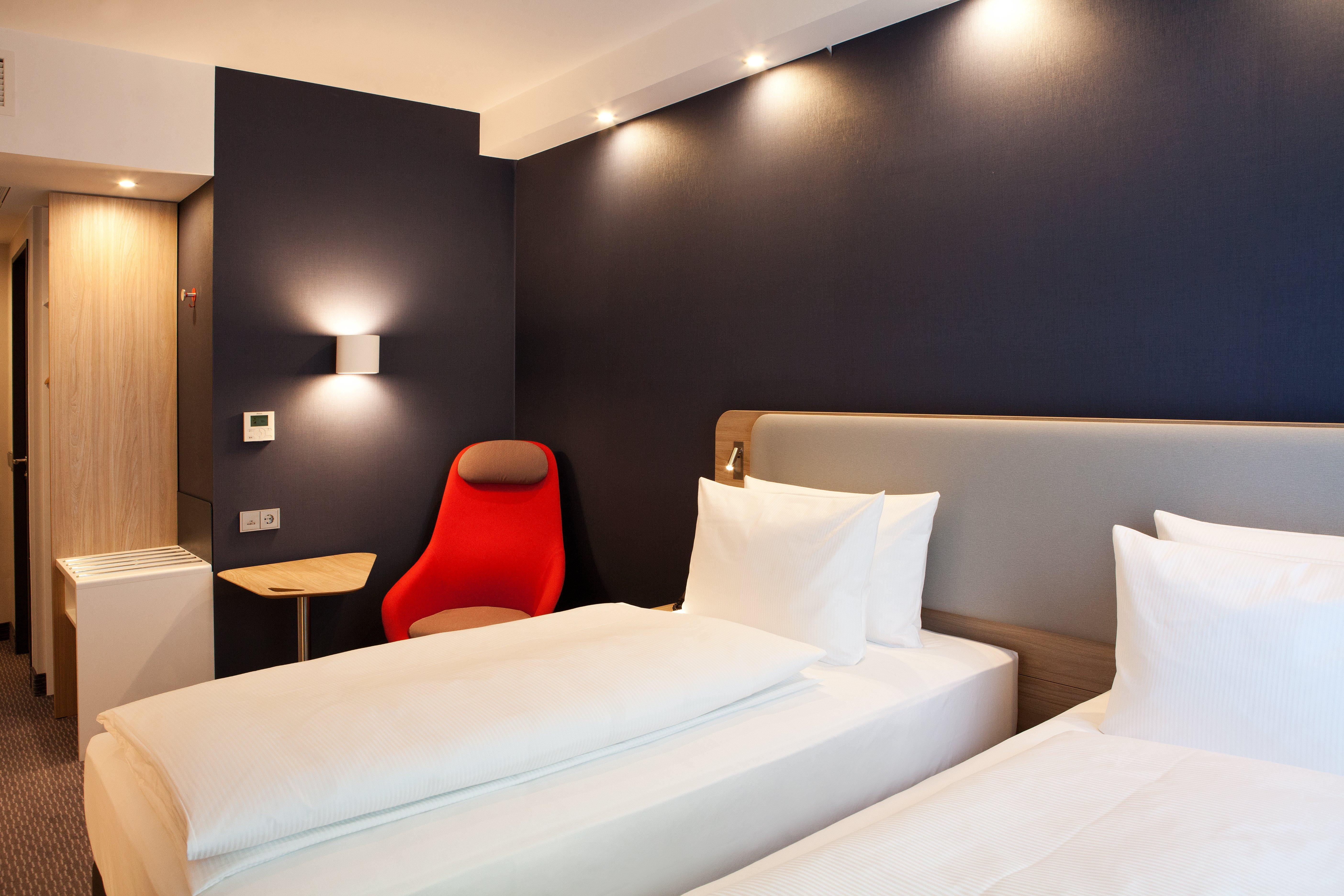 Holiday Inn Express Munich - Olching By Ihg Экстерьер фото
