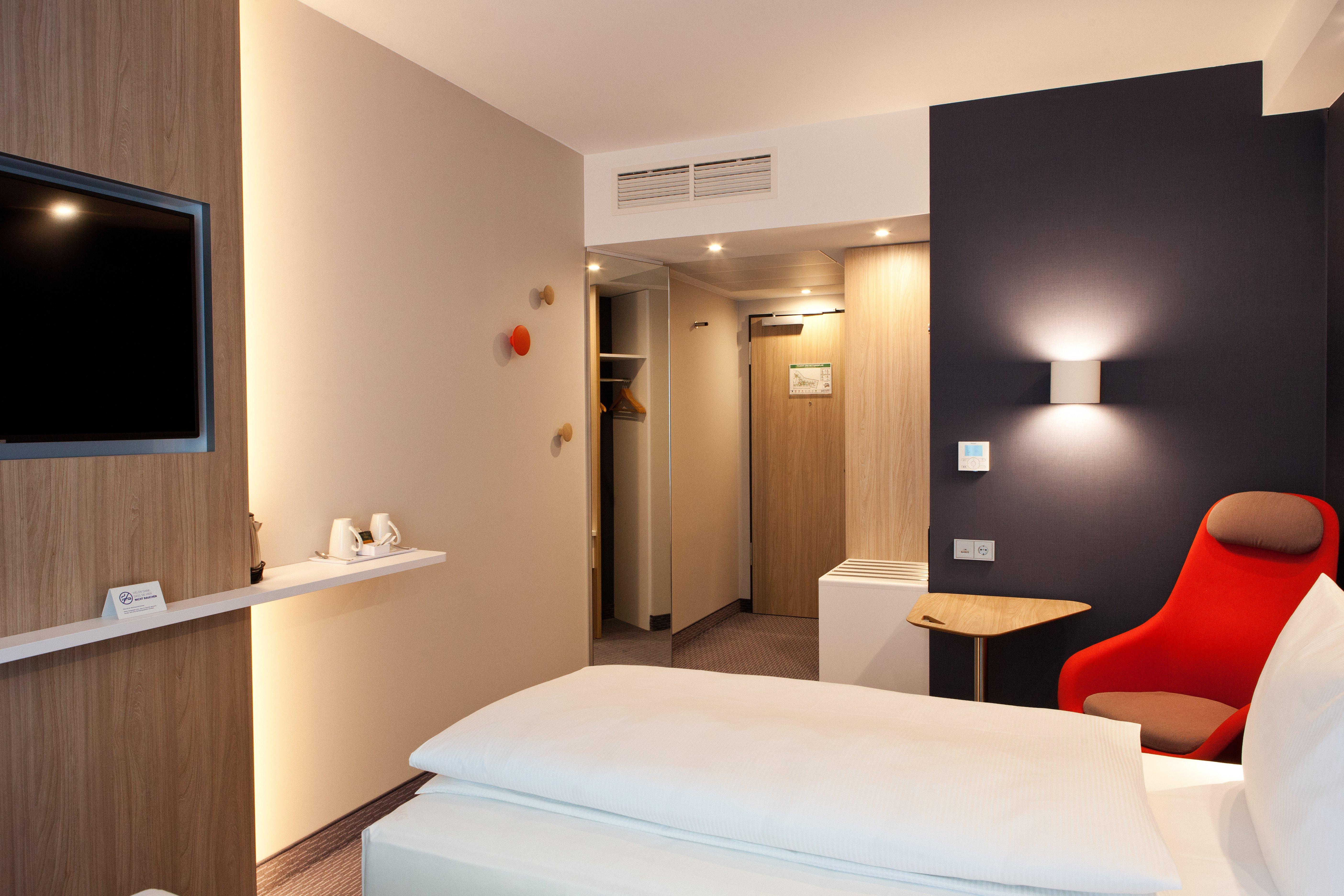 Holiday Inn Express Munich - Olching By Ihg Экстерьер фото